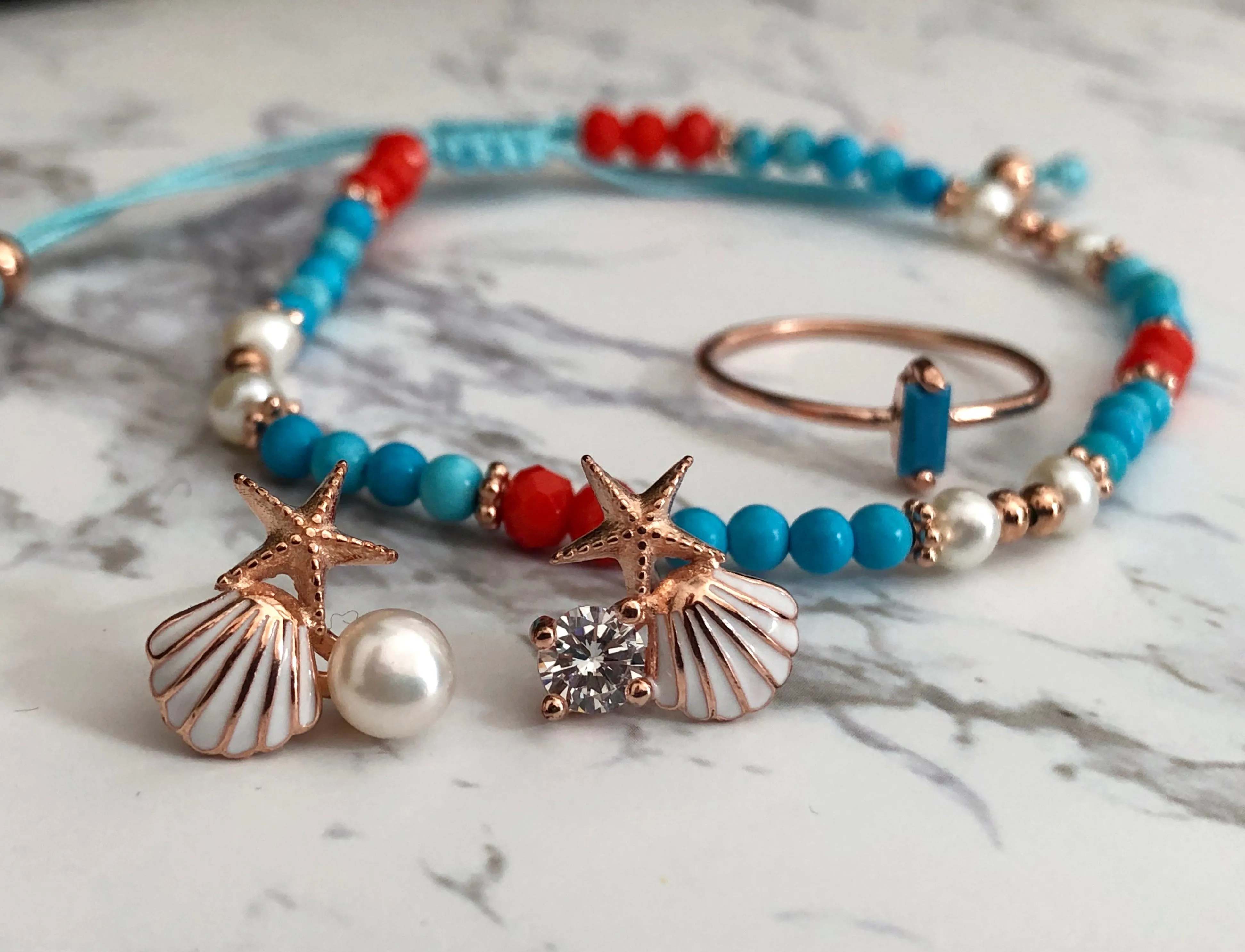THREE COLOR FRIENDSHIP BRACELET WITH PEARLS